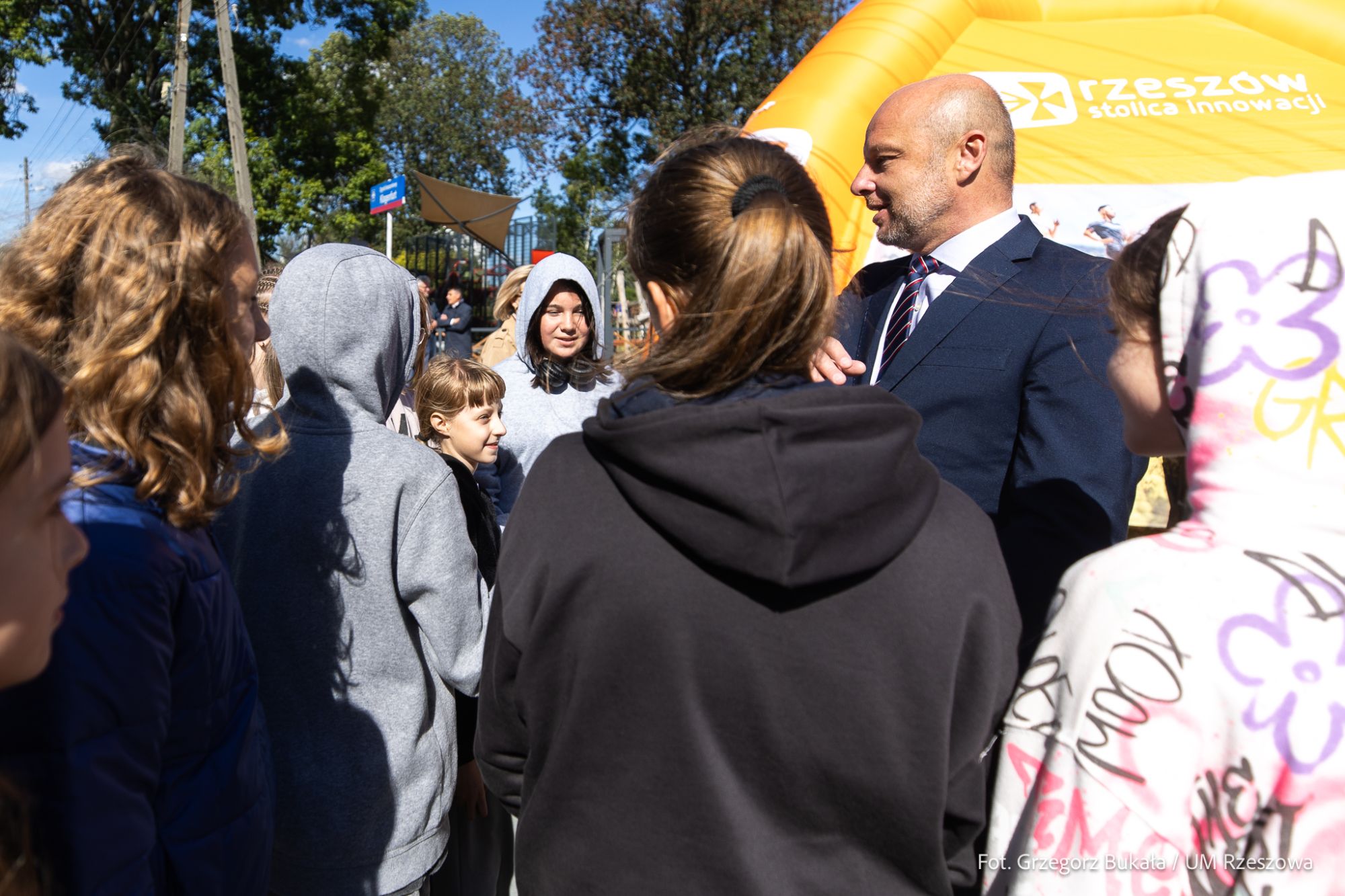zdjecie z uroczystego otwarcia terenu rekreacyjnego na osiedlu Staromieście pod nazwą Park Klagenfurt w Rzeszowie, fot. Grzegorz Bukala, Urząd Miasta Rzeszowa